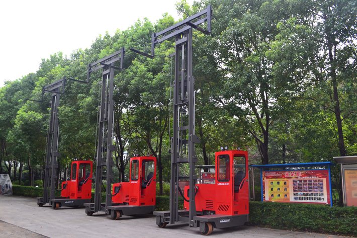 湖南榮洲機(jī)械設(shè)備有限公司,移動(dòng)式升降平臺(tái)價(jià)格,湖南升降貨梯,塑料托盤(pán)批發(fā),固定式升降平臺(tái),曲臂式升降平臺(tái),汽車(chē)尾板,全電動(dòng)叉車(chē)